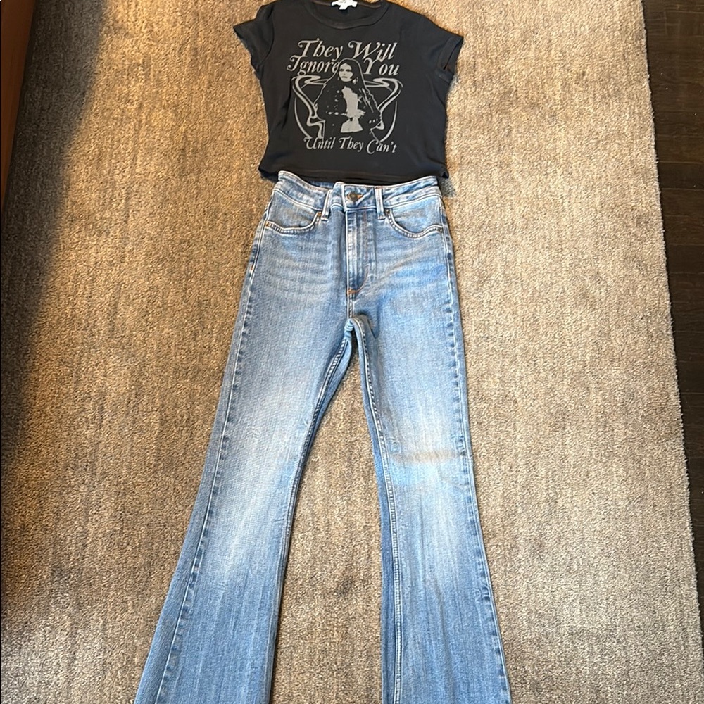 Subdued jeans and tee from Paris!!